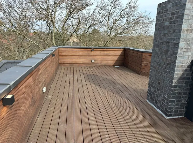 Exklusive Dachgeschosswohnung mit großer Dachterrasse, 2 Bädern & Einbauküche — photo 1